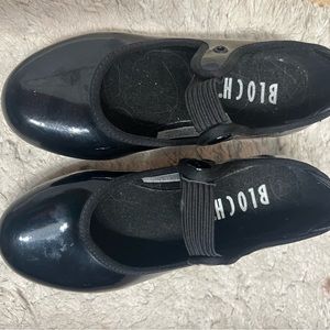 Girls Bloch tap shoes